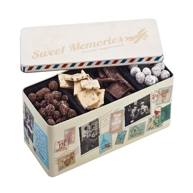 קואטרו לבן מריר עם אגוזי לוז שוקולד לבן קקאו ופקאן