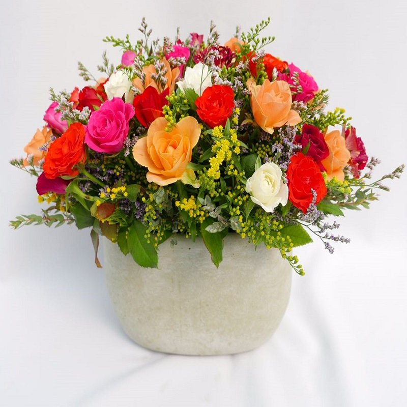 זר ורדים בכלי