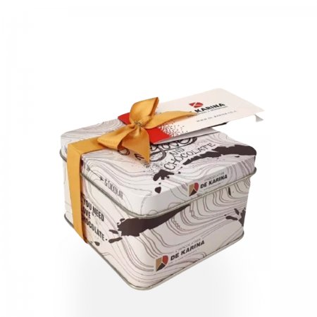 סולו לבן מריר עם פקאן ושוקולד חלב עם שקדים